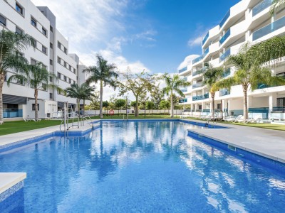 Apartamento amueblado de 3 dormitorios en venta en Jardines de Las Lagunas Mijas Costa en la Costa del Sol