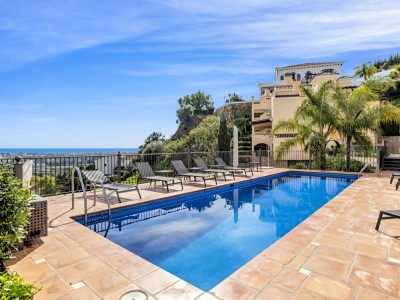 Four bedroom duplex penthouse for sale at Altos de los Almendros Benahavis on the Costa del Sol