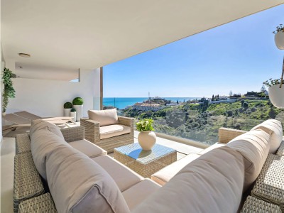 Apartamento de esquina de 3 dormitorios en venta en Lomas V, El Higueron, Fuengirola en la Costa del Sol