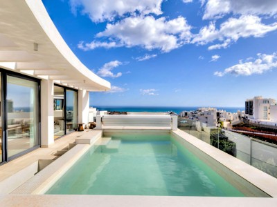 Ático de 3 dormitorios con piscina privada en venta en El Higueron West, Fuengirola en la Costa del Sol