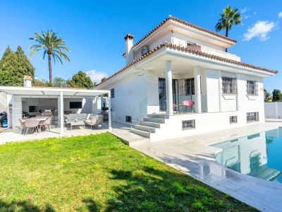 Five bedroom family villa for sale in El Pilar, El Paraiso, New Golden Mile, Estepona on the Costa del Sol