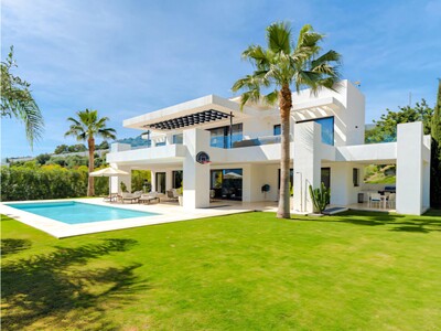 Contemporary 6 bedroom villa for sale in Marbella Golf Valley Nueva Andalucía Costa del Sol