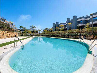 Takvåning med 3 sovrum till salu i Oasis 325, New Golden Mile Estepona Costa del Sol