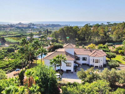 Country villa for sale in El Padron, New Golden Mile, Estepona on the Costa del Sol
