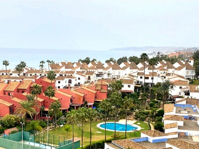 Reihenhaus mit 3 Schlafzimmern zum Verkauf in Bahia Azul Estepona an der Costa del Sol