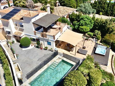4 bedroom villa plus guest house for sale near Estepona on the Costa del Sol