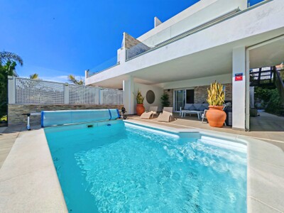 Villa pareada de 3 dormitorios con piscina privada en Casas Blancas, Riviera del Sol, Mijas Costa en la Costa del Sol