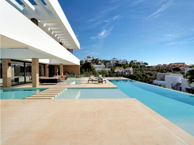 5 bedroom contemporary villa for sale in La Alqueria Benahavís on the Costa del Sol