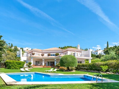6-bedroom family villa for sale in El Paraiso, Benahavis, on the Costa del Sol