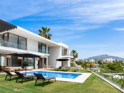 5 bedroom family villa for sale in Capanes del Golf, La Alqueria, Benahavís on the Costa del Sol