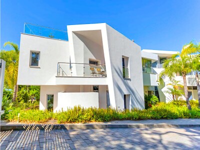 4 bedroom semi-detached villa for sale in Meisho Hills Sierra Blanca Marbella Golden Mile on the Costa del Sol