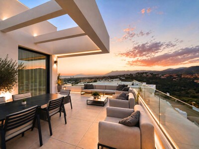 Luxury 3 bedroom duplex penthouse for sale at Marbella Sunset, Artola Alta near Cabopino, East Marbella on the Costa del Sol