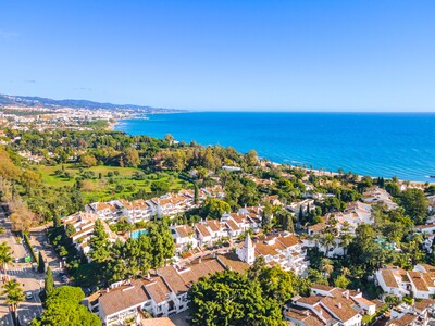 Renovated 2 bedroom key-ready penthouse for sale in Puente Romano on Marbella’s Golden Mile