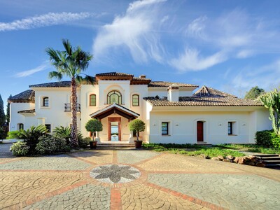 5 bedroom villa with sea views for sale above Marbella’s Golden Mile in Nagüeles