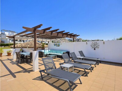 3-bedroom penthouse with solarium terrace for sale in Los Robles, Los Aqueros, in Benahavis on the Costa del Sol