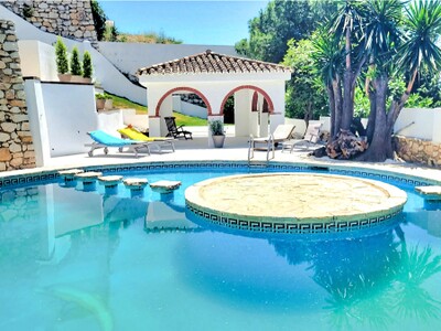 Renovated 5-bedroom villa for sale in Torremuelle, Benalmádena, on the Costa del Sol