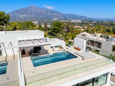 Lyxvilla i bostadsgemenskap med 3 sovrum i Atalaya Rio Verde, Nueva Andalucía, Marbella
