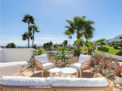 Renovated 2-bedroom penthouse for sale in Azahara in the Golf Valley, Nueva Andalucia, Marbella