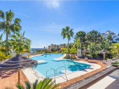 Renovated 3-bedroom penthouse for sale in Lomas de Marques, Benahavís on the Costa del Sol