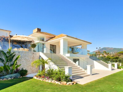 Luxury 6-bedroom villa in a large garden with a tennis court for sale in San Pedro de Alcántara, Marbella