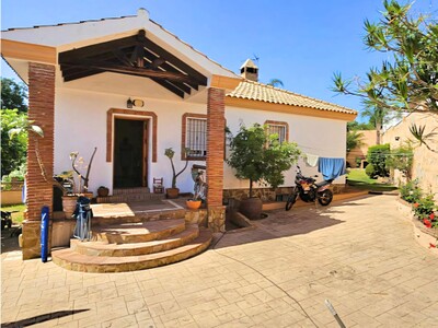 Character Villa with Two Guest Apartments for Sale in Ricmar, East Marbella