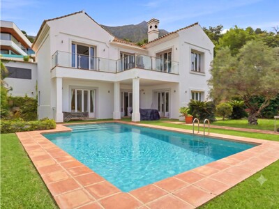 4 bedroom villa for sale in Sierra Blanca Country Club, Istán near Marbella