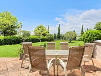 Elegant 1-Bedroom Ground Floor Apartment for Sale in El Lago, Los Flamingos, Benahavís