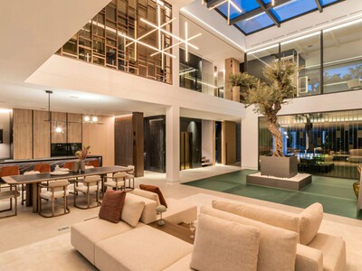 Luxury 5-Bedroom Villa for Sale on the Golden Mile, Marbella