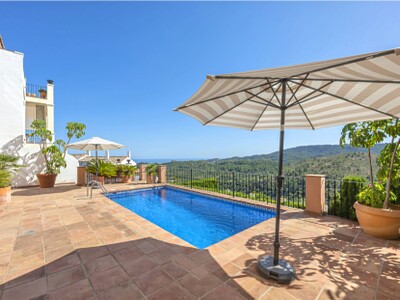 4-Bedroom Villa with Pool in La Heredia de Monte Mayor, Benahavís, Costa del Sol