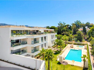 3-bedroom apartment for sale in Estrella del Mar, beachside, Elviria, Marbella.
