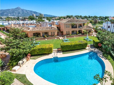 Renovated three-bedroom apartment for sale in Puerto Golf, Nueva Andalucia, Marbella