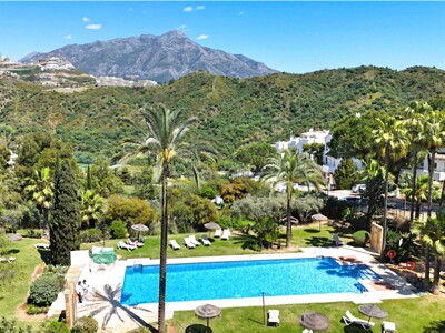 Renovated 3-Bedroom Apartment for Sale in Altos de la Quinta, Benahavís
