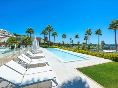 Appartement de 2 chambres entièrement rénové en bord de mer à Velaya, Nouvelle Mille d’Or, Estepona