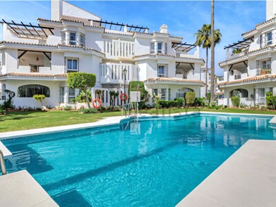 Renovated 3-bedroom duplex penthouse for sale in Los Naranjos de Marbella, Nueva Andalucía