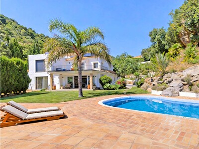 Country villa with five bedrooms for sale at Ojén above Marbella on the Costa del Sol