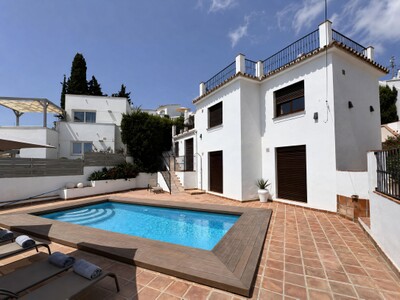 Six-bedroom furnished villa for sale close to La Cala de Mijas on the Costa del Sol.