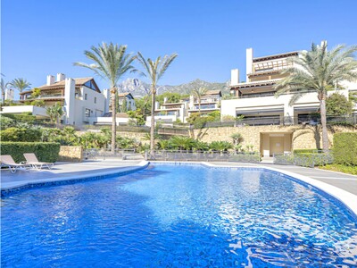 Renovated and furnished luxury three-bedroom apartment in Imara on the Golden Mile, Marbella
