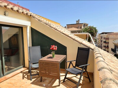 Two-bedroom apartment for sale in central Fuengirola. Easy walking distance to the beach.