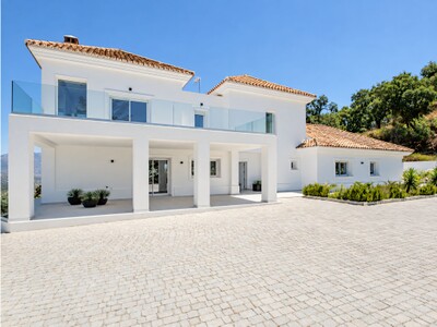 Villa familiale de 4 chambres récemment rénovée à vendre à La Mairena, sur les hauteurs du littoral de Marbella
