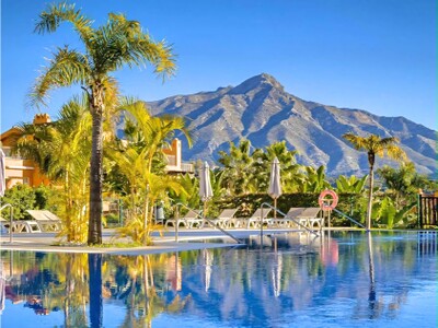 Spacieux appartement familial de quatre chambres à vendre à Alminar de Marbella, Nueva Andalucía