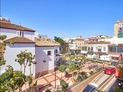 3-bedroom apartment overlooking Plaza de la Constitución in Fuengirola