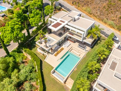 Eigentijdse luxe villa te koop met zeezicht in Los Flamingos, Benahavís