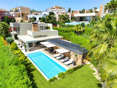 Contemporary 5-bedroom villa for sale in Marbella's Golf Valley, Andalucia.