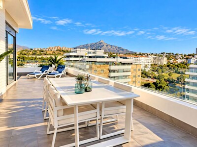 2-bedroom penthouse apartment for sale in Jardines de Guadaiza, La Campana, Nueva Andalucía.