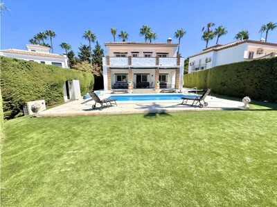 4-bedroom family villa for sale in Calahonda, Mijas Costa