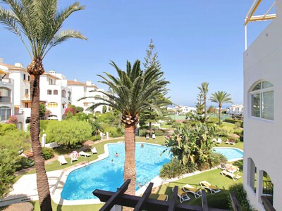 Nueva Andalucía. 2-bedroom apartment for sale in Cerro Blanco, walking distance to Puerto Banús.