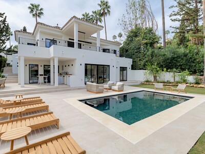 Renovated 4-bedroom villa for sale in Los Naranjos Hill Club, Marbella Golf Valley, Nueva Andalucía