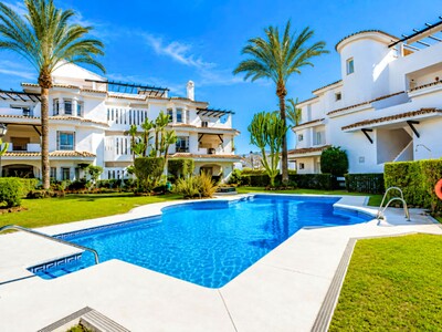 Two-bedroom apartment for sale in Los Naranjos de Marbella, Nueva Andalucía