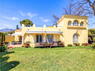 3-bedroom villa for sale in Marbella, walking distance to the beach