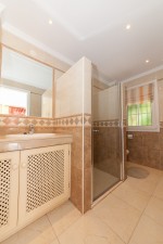 En suite 1 Elviria Sea View Villa-12